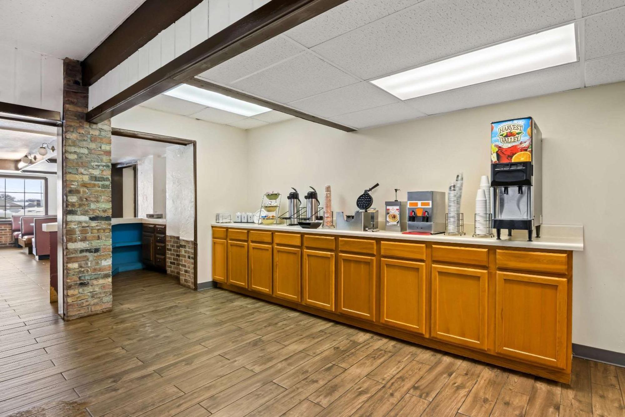 Econo Lodge Manistee Eksteriør bilde