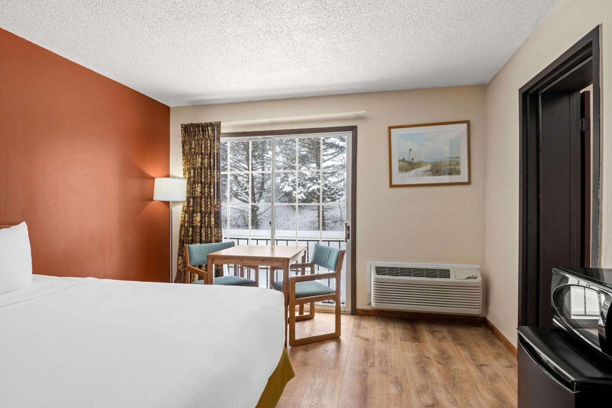 Econo Lodge Manistee Eksteriør bilde