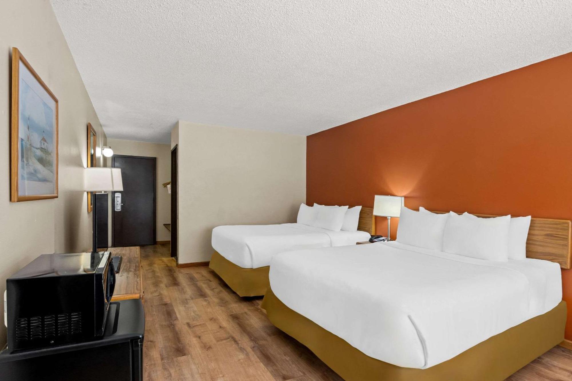 Econo Lodge Manistee Eksteriør bilde