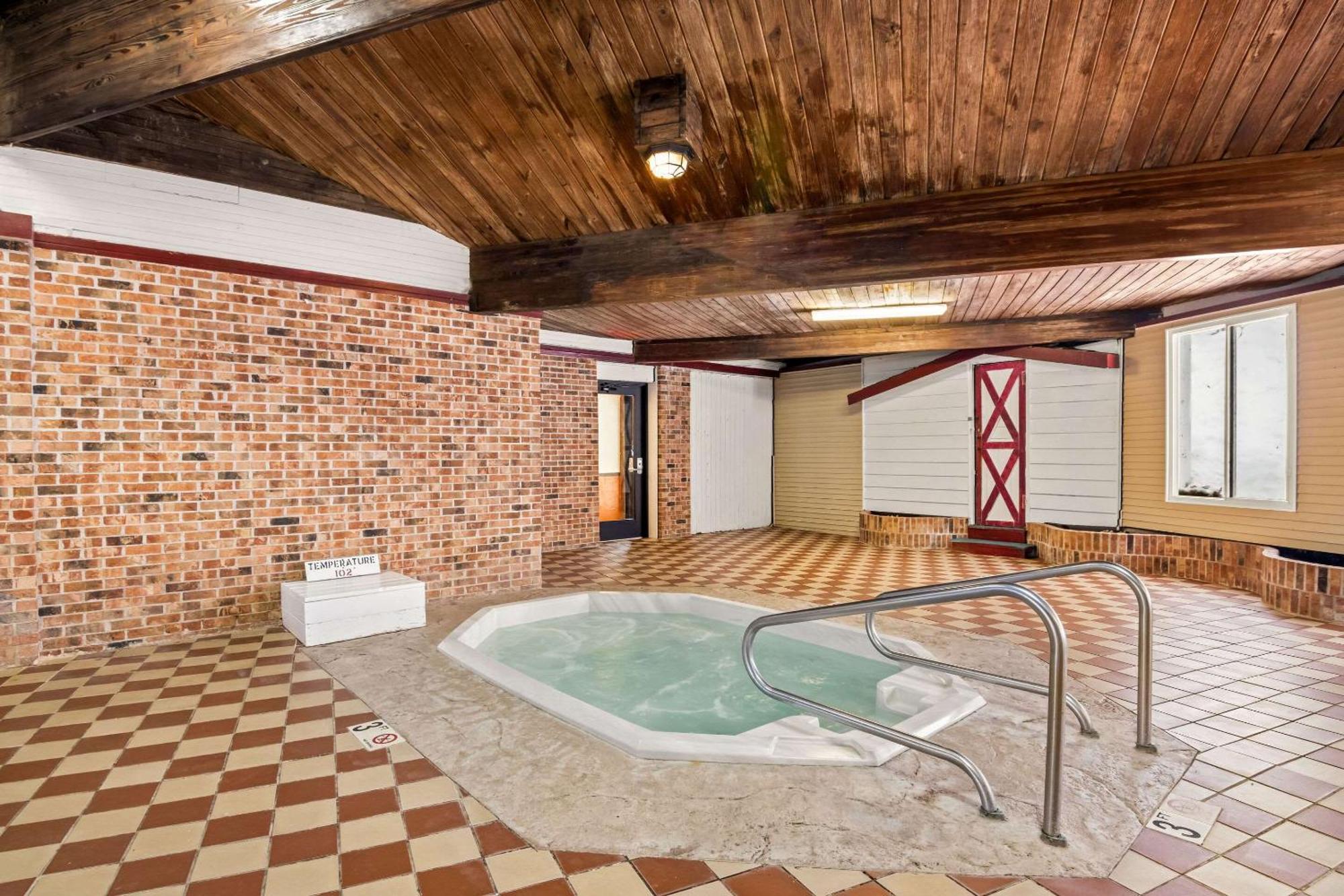 Econo Lodge Manistee Eksteriør bilde