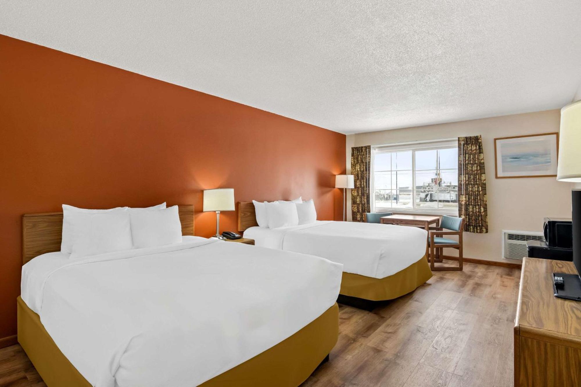 Econo Lodge Manistee Eksteriør bilde