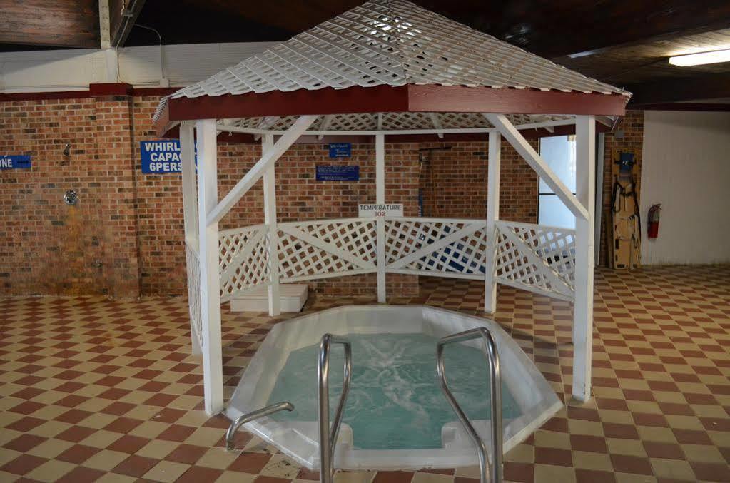 Econo Lodge Manistee Eksteriør bilde